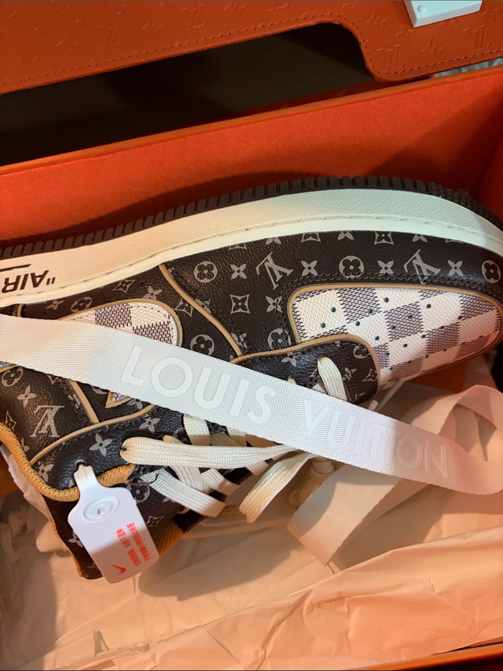 Louis Vuitton Nike Men’s Monogram & Checkerboard Low-Top Sneakers - Picture 13 of 13